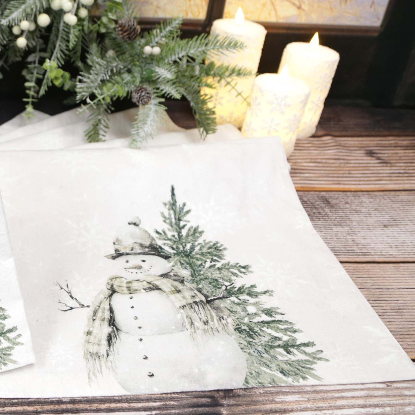 DXI59N032 - Snowflake and Snowman Table Runner